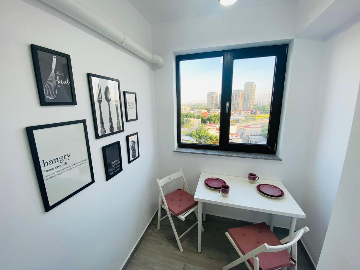 Soho Apartment - City View With Rooftop Garden Bucarest Exterior foto